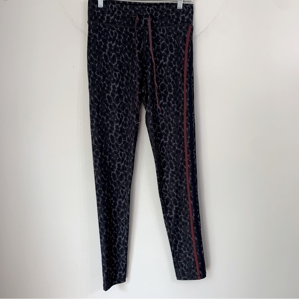 The Upside leggings size snow leopard Yoga Pant Size Large